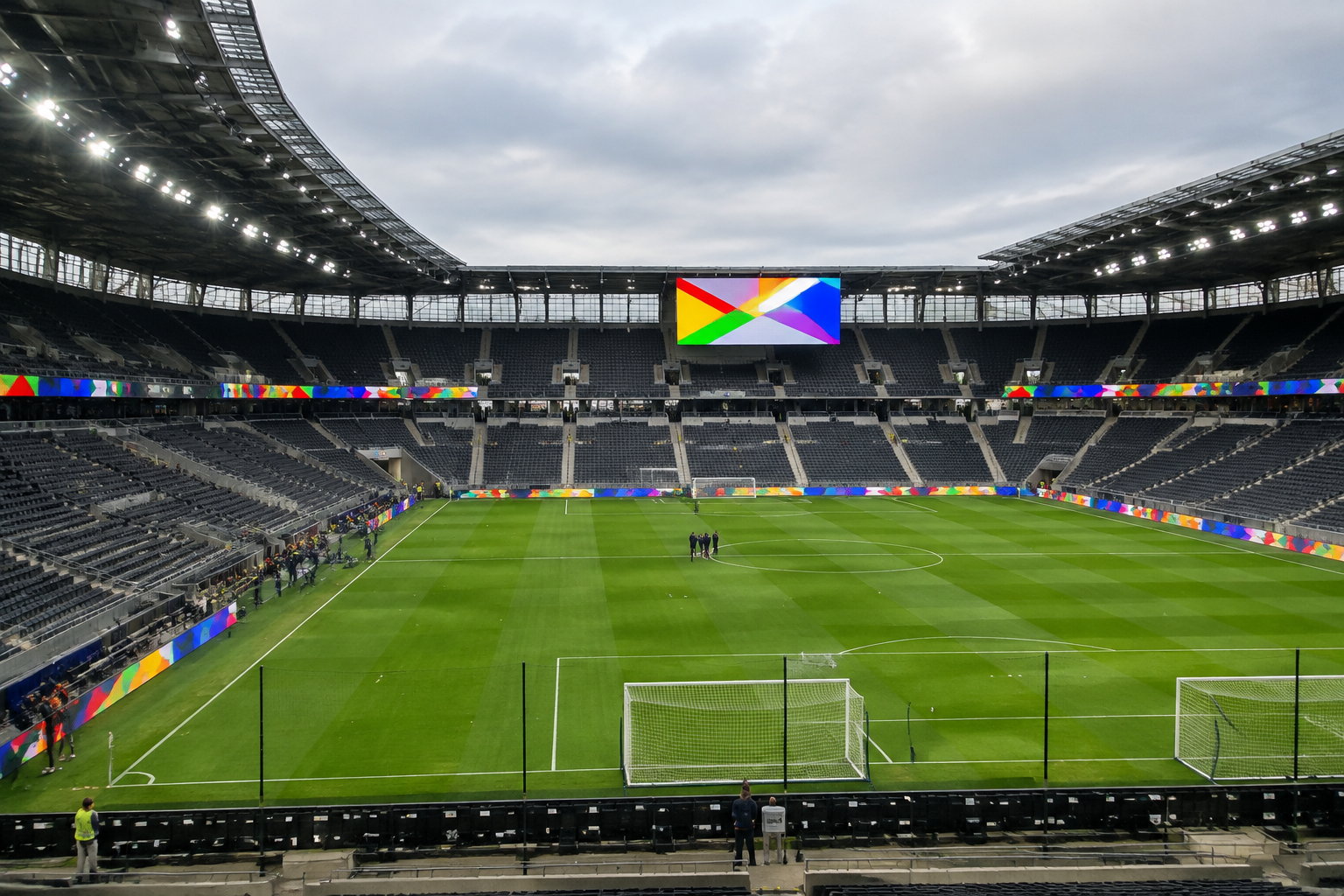 Stadion-LED-Bildschirm als LED-Bande am Spielfeldrand